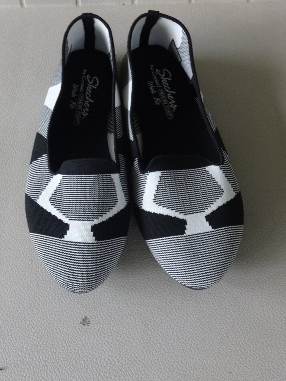 Sketchers Cleo Sherlock women's size 9.5 Wide, slip on ballet shoes, black/white